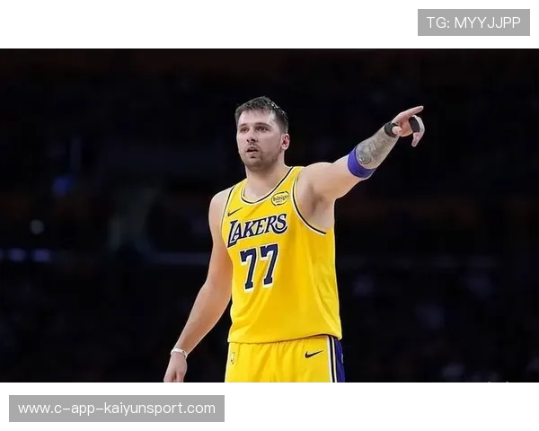 东契奇赛后承诺兑现,里夫斯主动担责引发球队信任危机 东契奇赛后承诺兑现,里夫斯主动担责引发球队信任危机